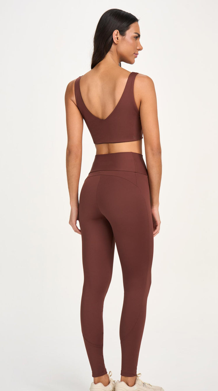 Zigzag leggings with cutouts