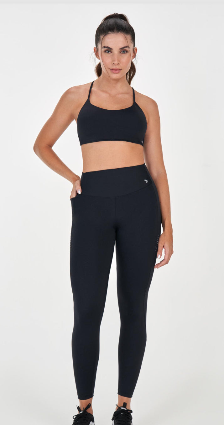 Leggings with reflective waistband and pocket
