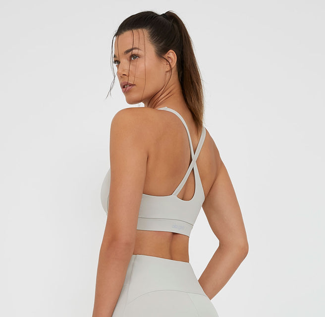 Top with crossed roller straps