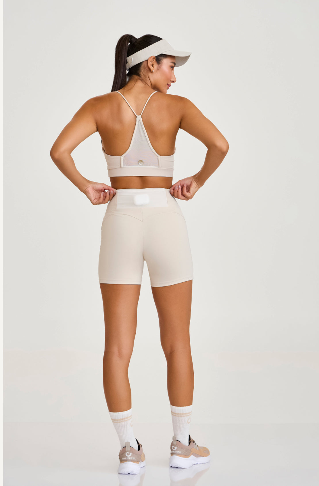 Short pro with tulle pocket