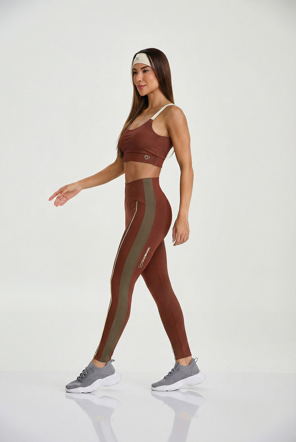 Contrast V-Back Sports Bra