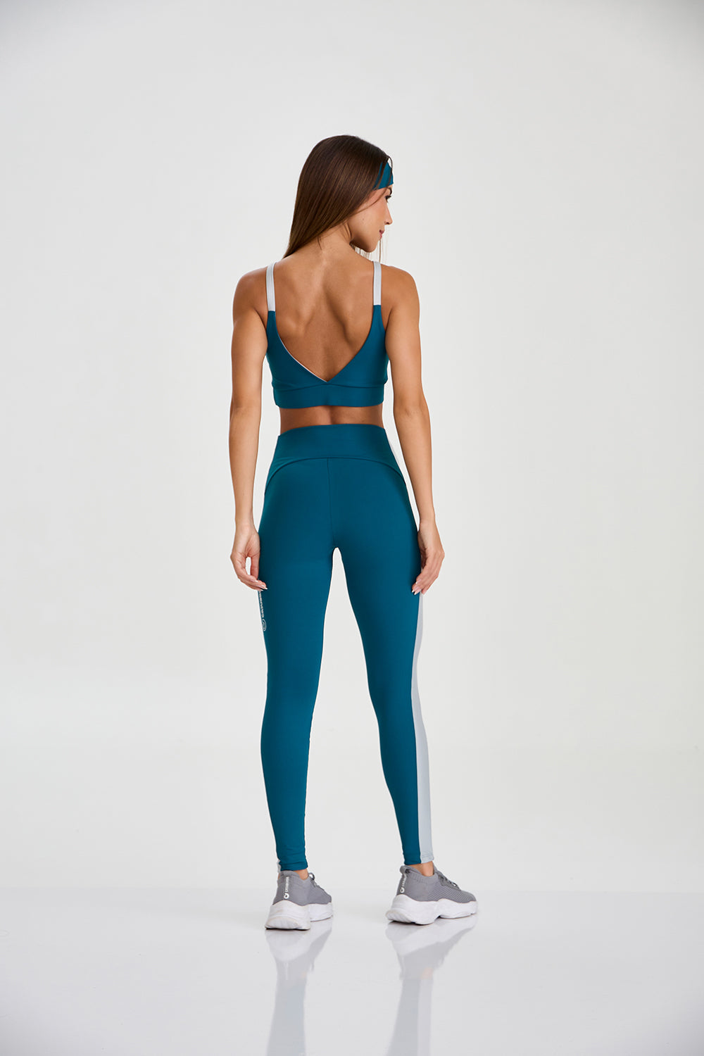 Contrast V-Back Sports Bra