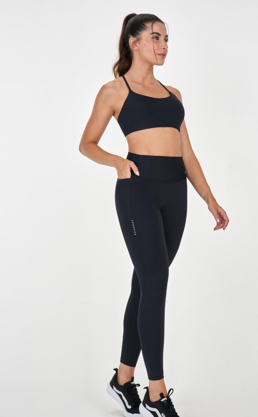 Leggings with reflective waistband and pocket